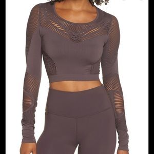 Alo Yoga Siren long sleeve crop top / Raisin / S